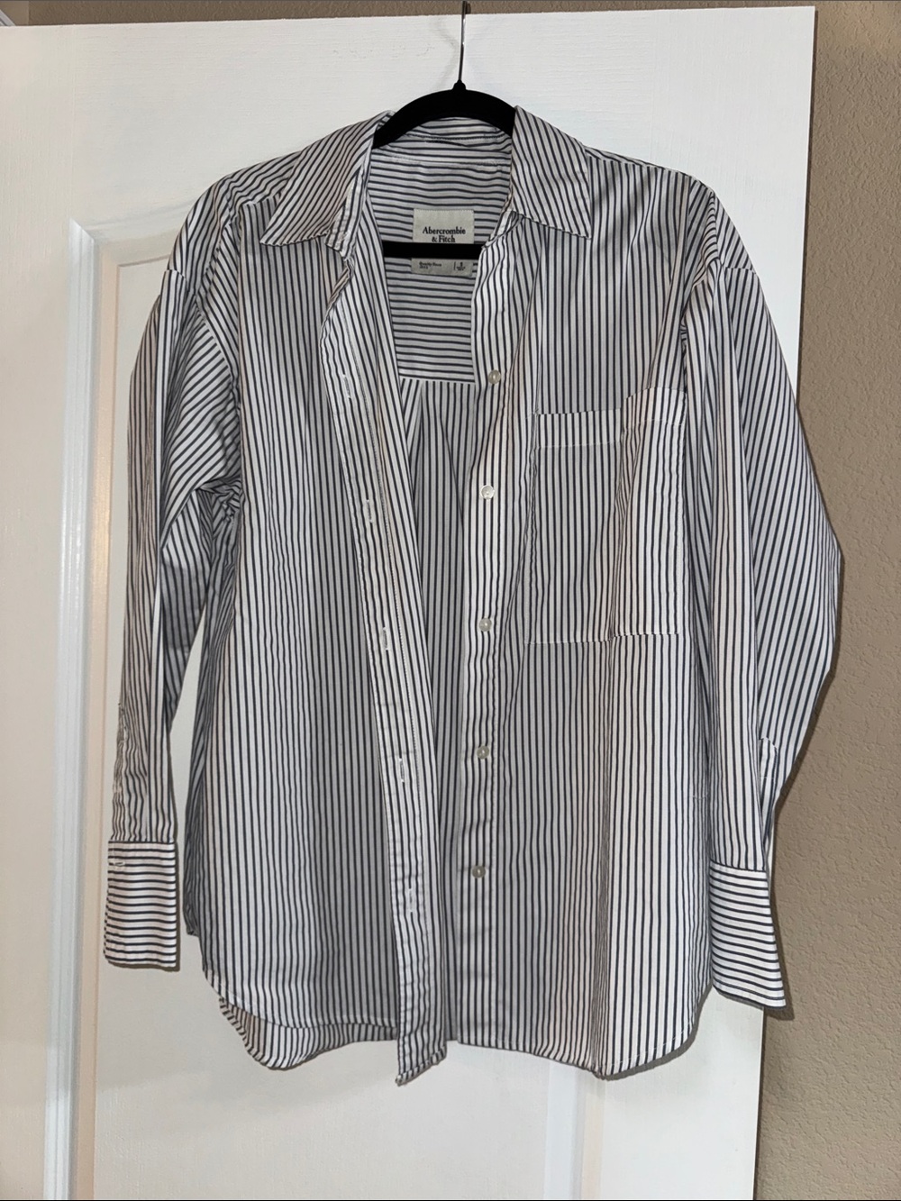 Abercrombie & Fitch Women’s oversized White Shirt with Pinstripes